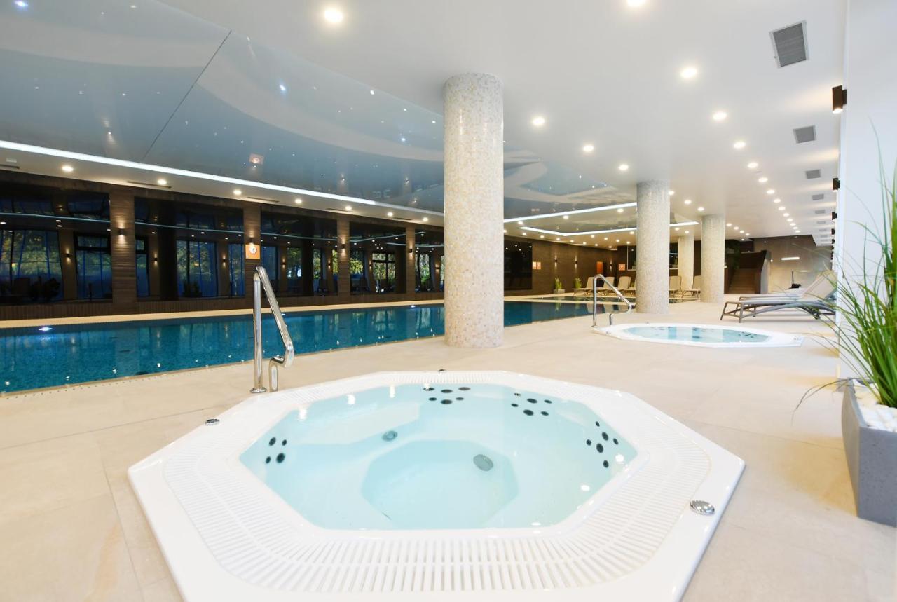 Nadmorskie Tarasy Baseny,sauny,garaz Port -navigator Apartment Kolberg
